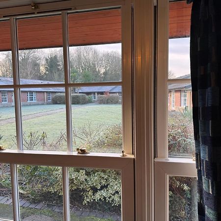 Netley Hall Dorrington 외부 사진