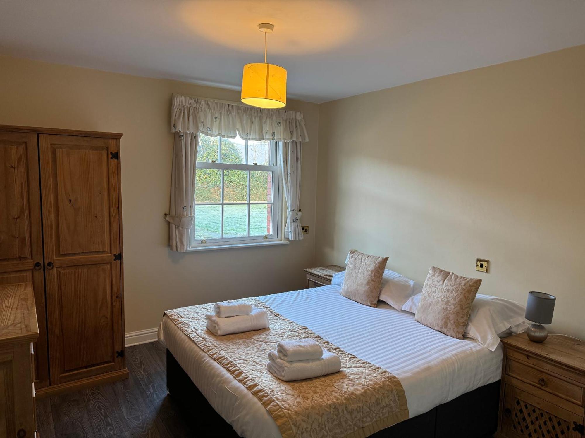 Netley Hall Dorrington 외부 사진